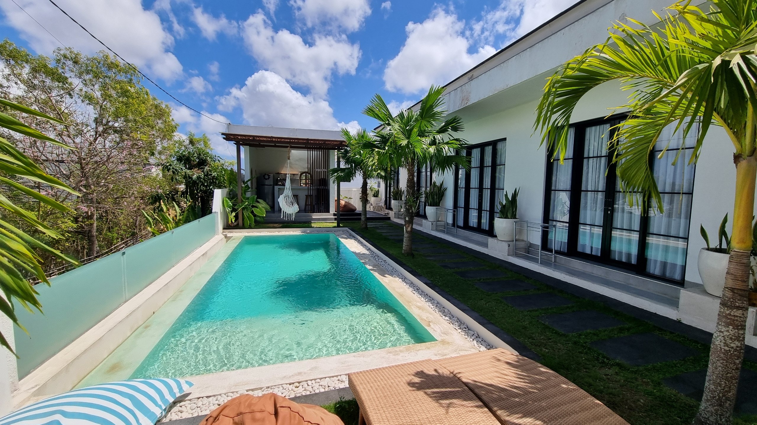 Pool with the kitchen pavilion and guest rooms in the garden