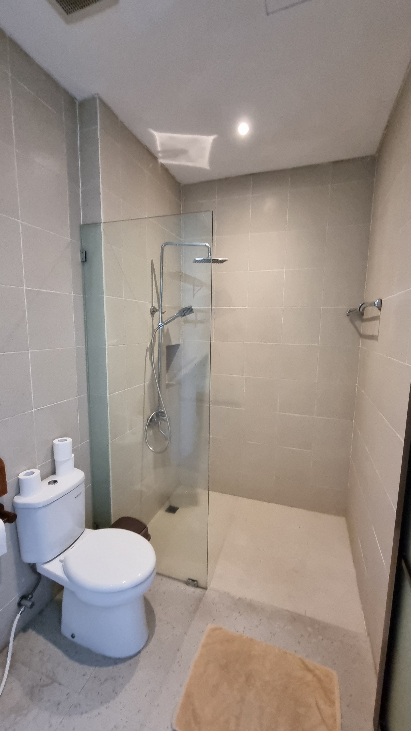 Ensuite bathroom with a walk-in rain shower